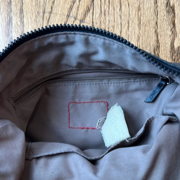 Margot purse leather black worn in look adjustable strap zip up - Picture 8 of 10